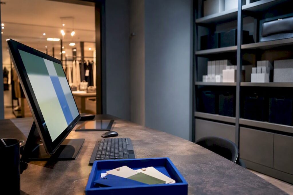 Riduci il lavoro IT con l’MDM retail: 7 fasi per manager IT e lusso