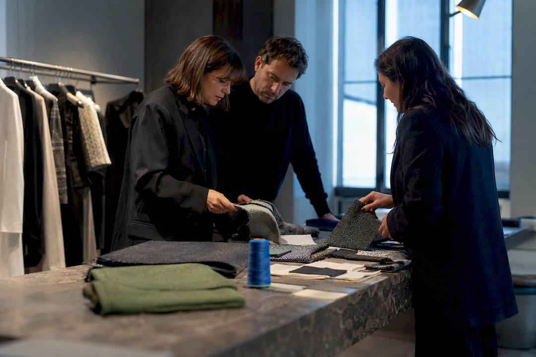 Materiali per collezione moda di lusso nella sala di pianificazione