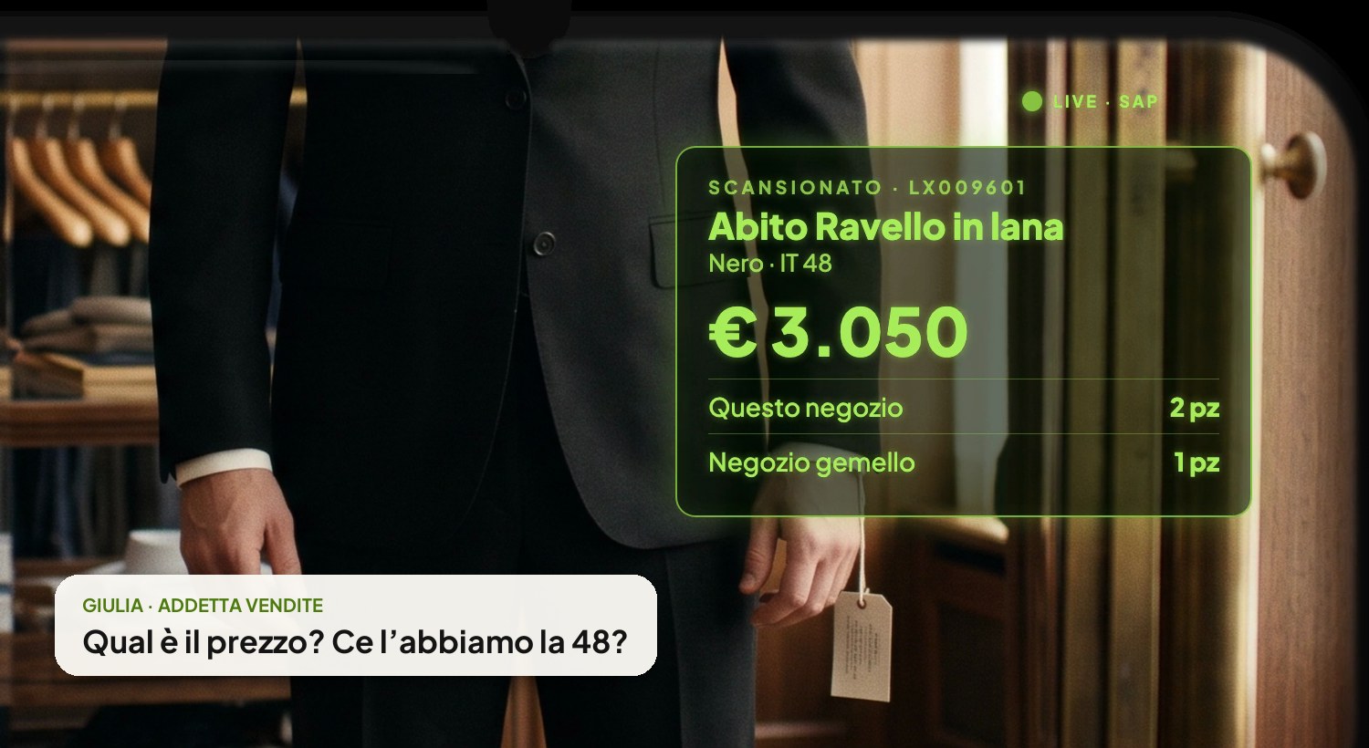 Vista attraverso gli occhiali: Giulia chiede il prezzo e la taglia 48, il pannello mostra prezzo e disponibilità.
